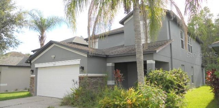 House in Land O' Lakes, Florida 5 bedrooms, 201.69 sq.m. № 1883463