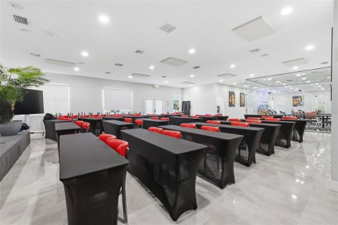 Commercial property in Tampa, Florida 464.51 sq.m. № 2109467 - photo 23