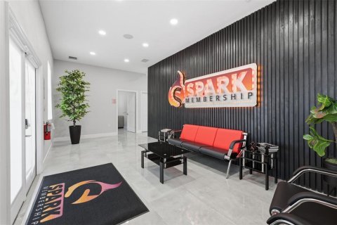 Commercial property in Tampa, Florida 464.51 sq.m. № 2109467 - photo 3