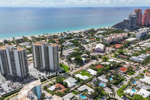 Commercial property in Fort Lauderdale, Florida 213.68 sq.m. № 2081748 - photo 2
