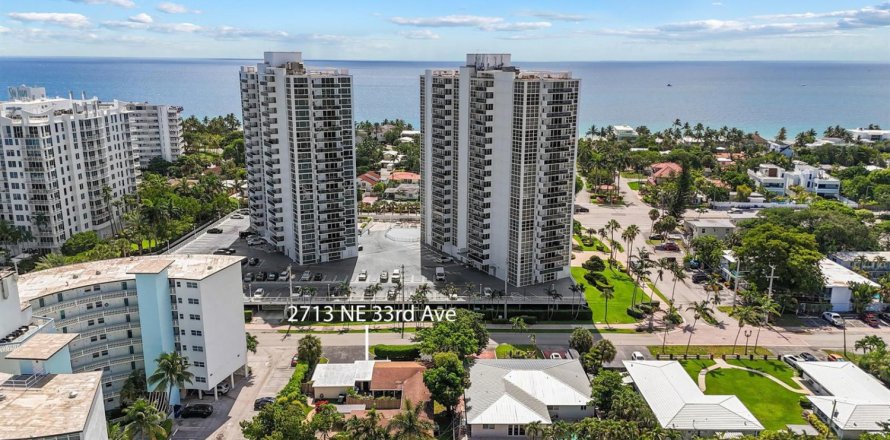 Commercial property in Fort Lauderdale, Florida 213.68 sq.m. № 2081748