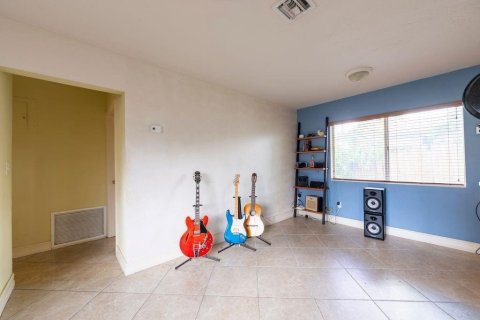 Commercial property in Fort Lauderdale, Florida 213.68 sq.m. № 2081748 - photo 14