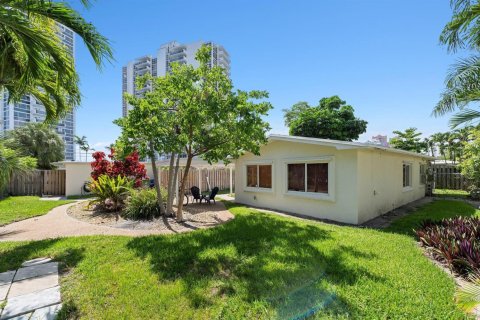 Commercial property in Fort Lauderdale, Florida 213.68 sq.m. № 2081748 - photo 5