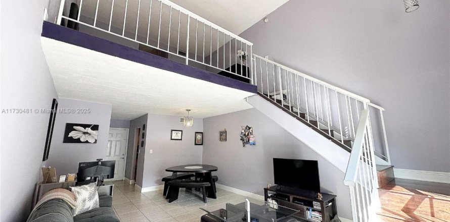 Condominio en Miami, Florida, 1 dormitorio  № 1764655