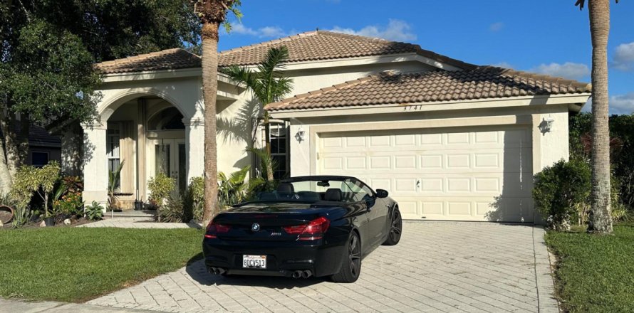 House in Wellington, Florida 4 bedrooms, 217.11 sq.m. № 1228458