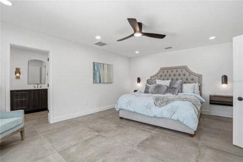 House in Saint Petersburg, Florida 3 bedrooms, 274.71 sq.m. № 2203212 - photo 21
