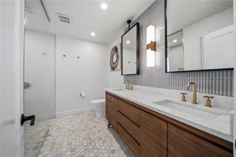 House in Saint Petersburg, Florida 3 bedrooms, 274.71 sq.m. № 2203212 - photo 30