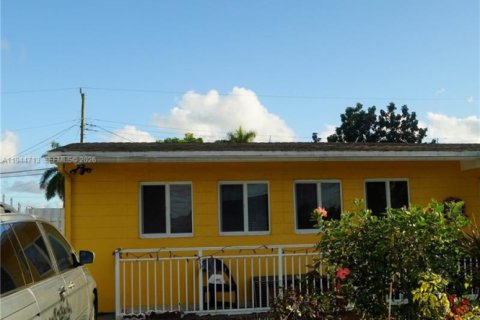 Propiedad comercial en alquiler en Miami Gardens, Florida, 1 dormitorio, 219.44 m2 № 2060137 - foto 2