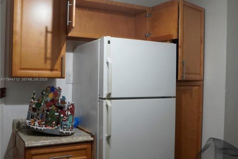 Propiedad comercial en alquiler en Miami Gardens, Florida, 1 dormitorio, 219.44 m2 № 2060137 - foto 6