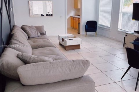 Villa ou maison à louer à Miami, Floride: 3 chambres, 155.89 m2 № 1999134 - photo 13