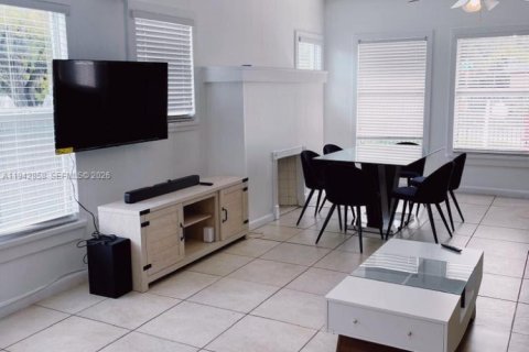 Villa ou maison à louer à Miami, Floride: 3 chambres, 155.89 m2 № 1999134 - photo 7