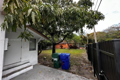Villa ou maison à louer à Miami, Floride: 3 chambres, 155.89 m2 № 1999134 - photo 2