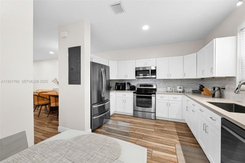 Townhouse in Hollywood, Florida 3 bedrooms, 149.02 sq.m. № 1991357 - photo 19