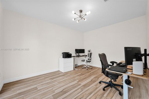 Townhouse in Hollywood, Florida 3 bedrooms, 149.02 sq.m. № 1991357 - photo 20