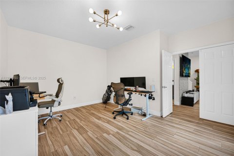 Townhouse in Hollywood, Florida 3 bedrooms, 149.02 sq.m. № 1991357 - photo 21