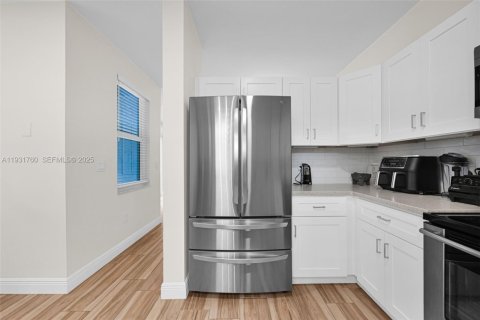 Townhouse in Hollywood, Florida 3 bedrooms, 149.02 sq.m. № 1991357 - photo 15