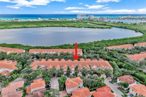 Townhouse in Hollywood, Florida 3 bedrooms, 149.02 sq.m. № 1991357 - photo 4