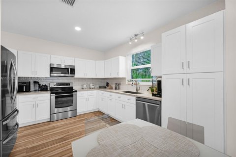 Townhouse in Hollywood, Florida 3 bedrooms, 149.02 sq.m. № 1991357 - photo 18