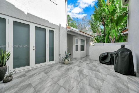 Townhouse in Hollywood, Florida 3 bedrooms, 149.02 sq.m. № 1991357 - photo 7