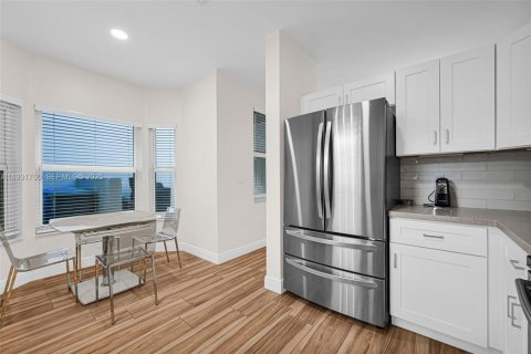 Townhouse in Hollywood, Florida 3 bedrooms, 149.02 sq.m. № 1991357 - photo 16