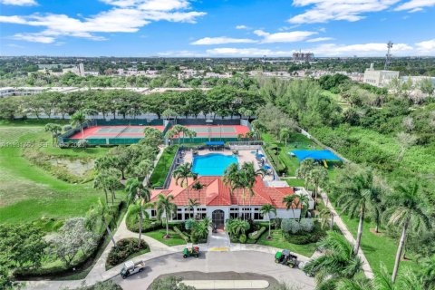 Townhouse in Hollywood, Florida 3 bedrooms, 149.02 sq.m. № 1991357 - photo 1