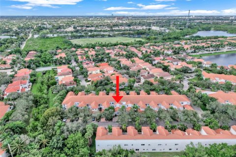 Townhouse in Hollywood, Florida 3 bedrooms, 149.02 sq.m. № 1991357 - photo 3