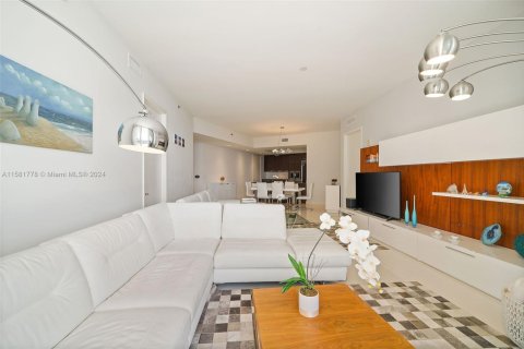 Condominio en venta en Sunny Isles Beach, Florida, 2 dormitorios № 1863507 - foto 14