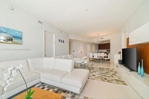 Condominio en venta en Sunny Isles Beach, Florida, 2 dormitorios № 1863507 - foto 13