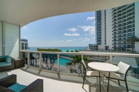 Condominio en venta en Sunny Isles Beach, Florida, 2 dormitorios № 1863507 - foto 20