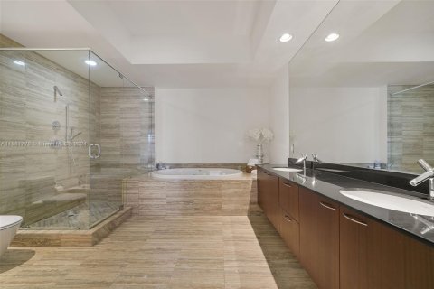 Condominio en venta en Sunny Isles Beach, Florida, 2 dormitorios № 1863507 - foto 17