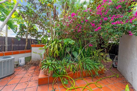 Condo in Miami, Florida, 3 bedrooms  № 1990754 - photo 22