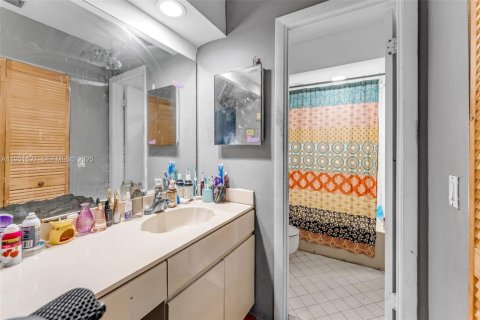 Condo in Miami, Florida, 3 bedrooms  № 1990754 - photo 15