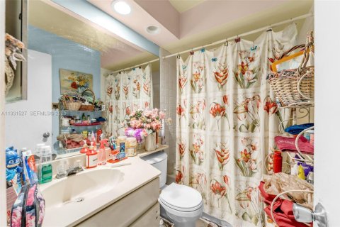 Condo in Miami, Florida, 3 bedrooms  № 1990754 - photo 11