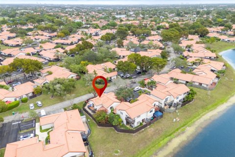 Condo in Miami, Florida, 3 bedrooms  № 1990754 - photo 29