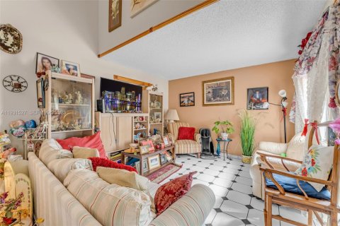 Condo in Miami, Florida, 3 bedrooms  № 1990754 - photo 4