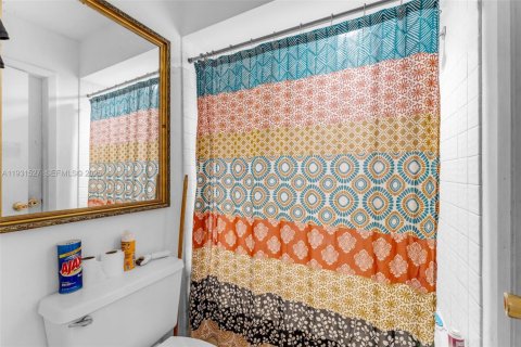 Condo in Miami, Florida, 3 bedrooms  № 1990754 - photo 16