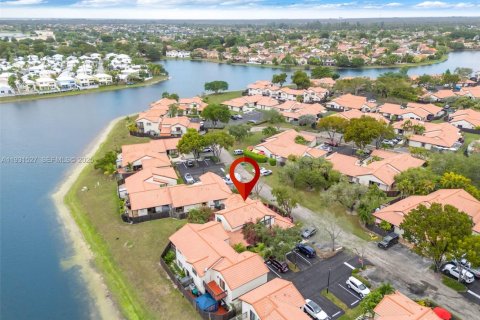 Condo in Miami, Florida, 3 bedrooms  № 1990754 - photo 28