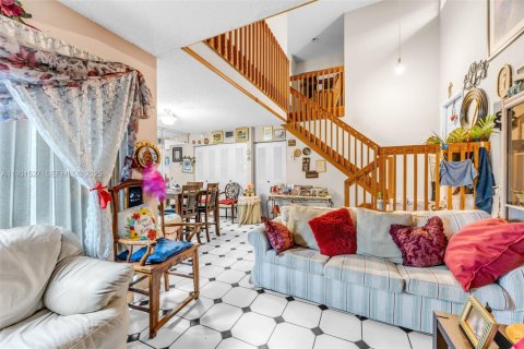 Condo in Miami, Florida, 3 bedrooms  № 1990754 - photo 8