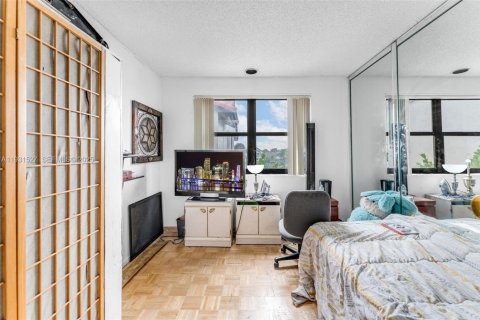 Condo in Miami, Florida, 3 bedrooms  № 1990754 - photo 12