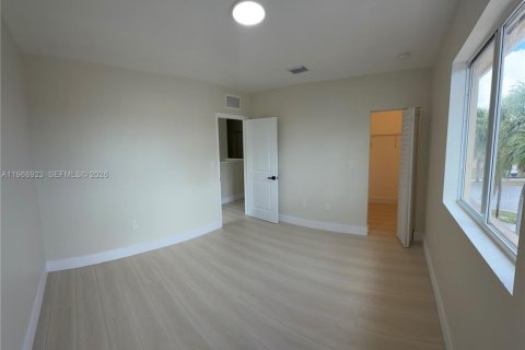 Casa en venta en Homestead, Florida, 5 dormitorios, 199.37 m2 № 2031817 - foto 23