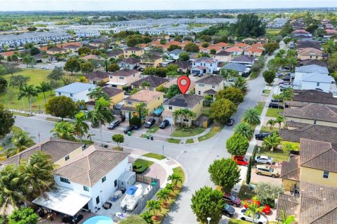 Casa en venta en Homestead, Florida, 5 dormitorios, 199.37 m2 № 2031817 - foto 2