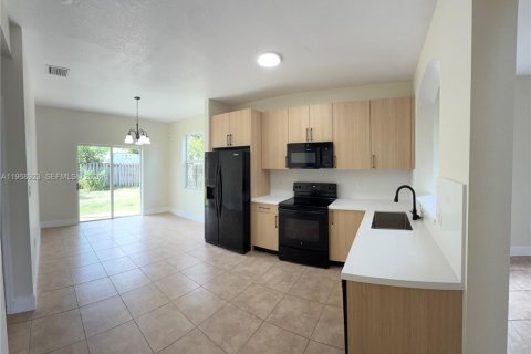 Casa en venta en Homestead, Florida, 5 dormitorios, 199.37 m2 № 2031817 - foto 18