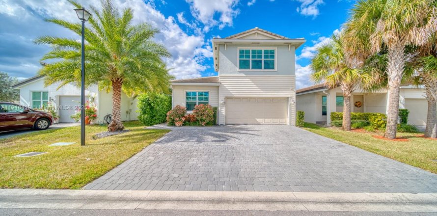 Дом в Дирфилд-Бич, Флорида 4 спальни, 202.43м2 № 1972020