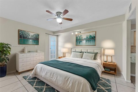 Condo in Lauderhill, Florida, 1 bedroom № 1963804 - photo 17
