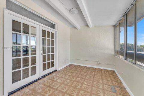 Condo in Lauderhill, Florida, 1 bedroom № 1963804 - photo 20