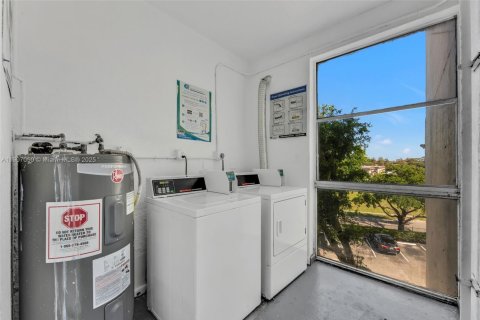 Condo in Lauderhill, Florida, 1 bedroom № 1963804 - photo 21