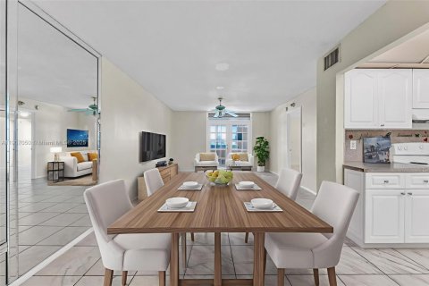 Condo in Lauderhill, Florida, 1 bedroom № 1963804 - photo 2