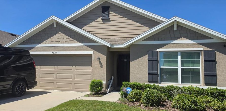 House in Zephyrhills, Florida 4 bedrooms, 171.5 sq.m. № 2429567