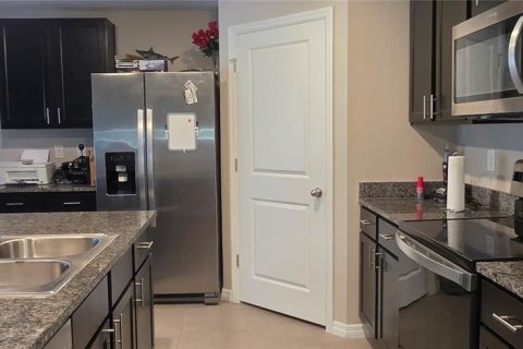 House in Zephyrhills, Florida 4 bedrooms, 171.5 sq.m. № 2429567 - photo 7