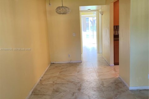 Снять в аренду кондоминиум в Пемброк-Пайнс, Флорида 1 спальня, 63.64м2, № 2046391 - фото 3